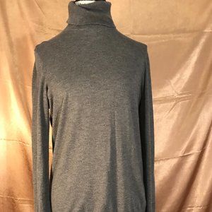 Ann Taylor gray turtle necked sweater. Wool Blend sz L